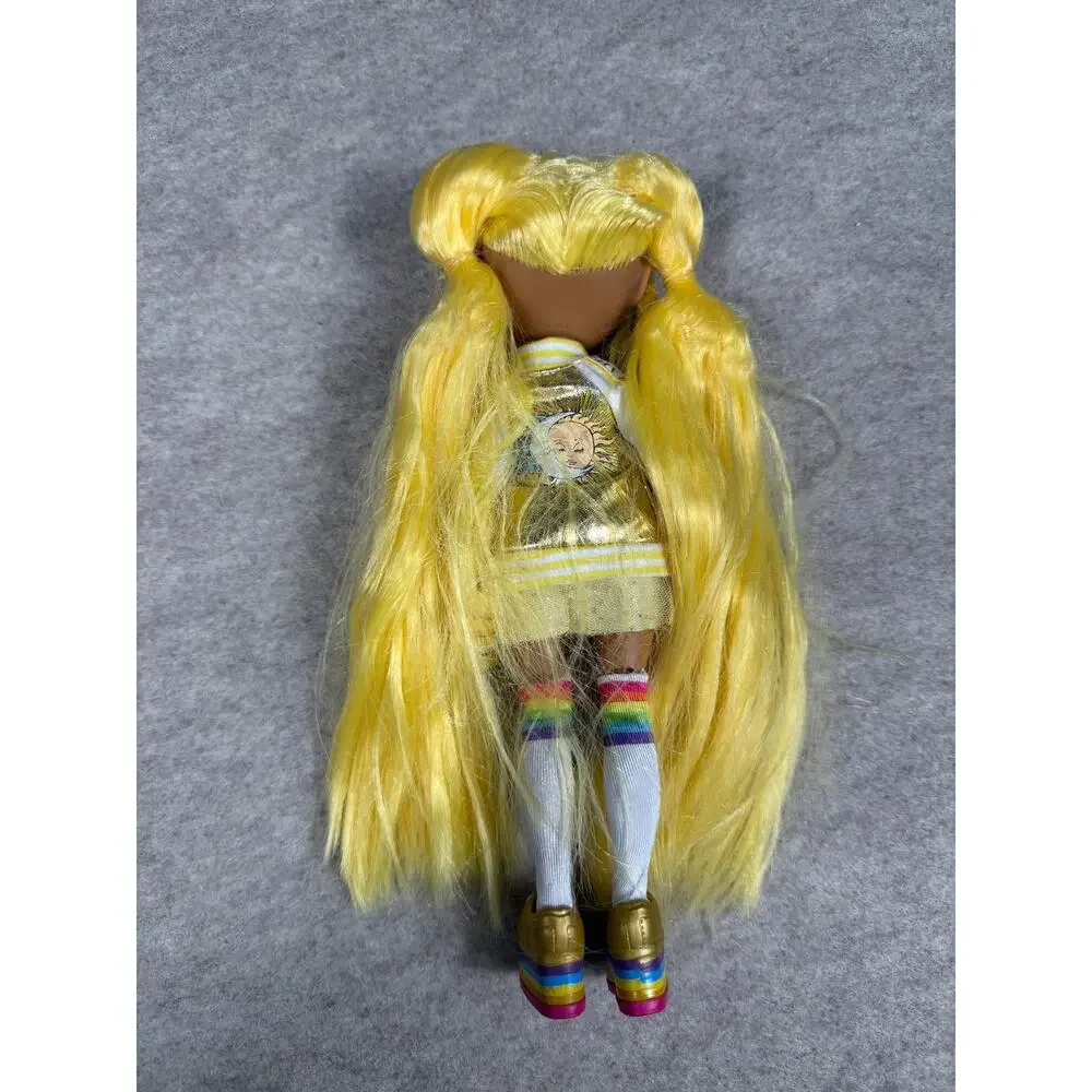 Rainbow High Series 1 Sunny Madison fashion doll